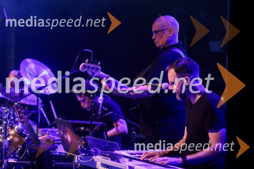  Bodo Munkewitz, bass, Meddle;  Marc Schieferdecker, MeddlePink Floyd z znamenito rock opero The Wall na 71. Ljubljana Festivalu