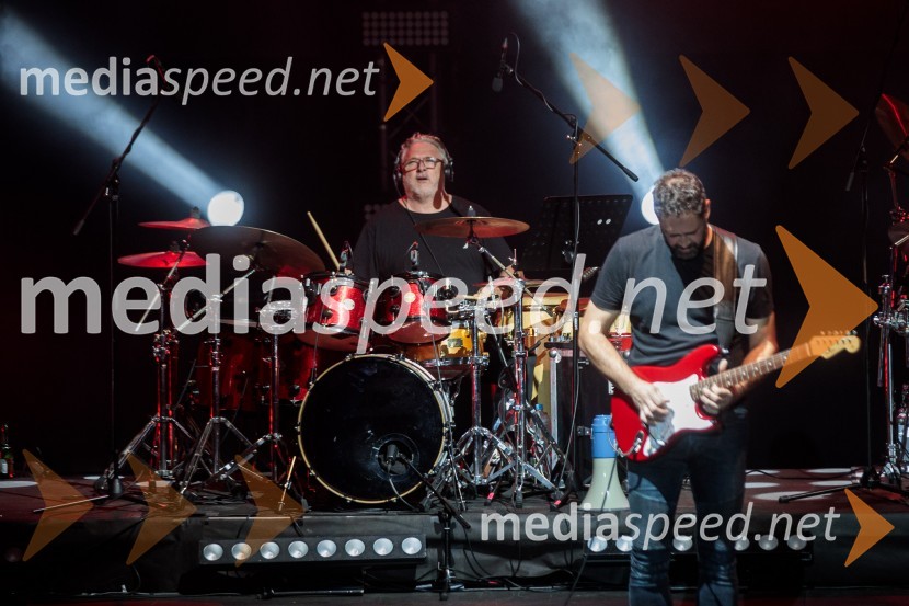  ... ;  Michael Stockschläge, MeddlePink Floyd z znamenito rock opero The Wall na 71. Ljubljana Festivalu