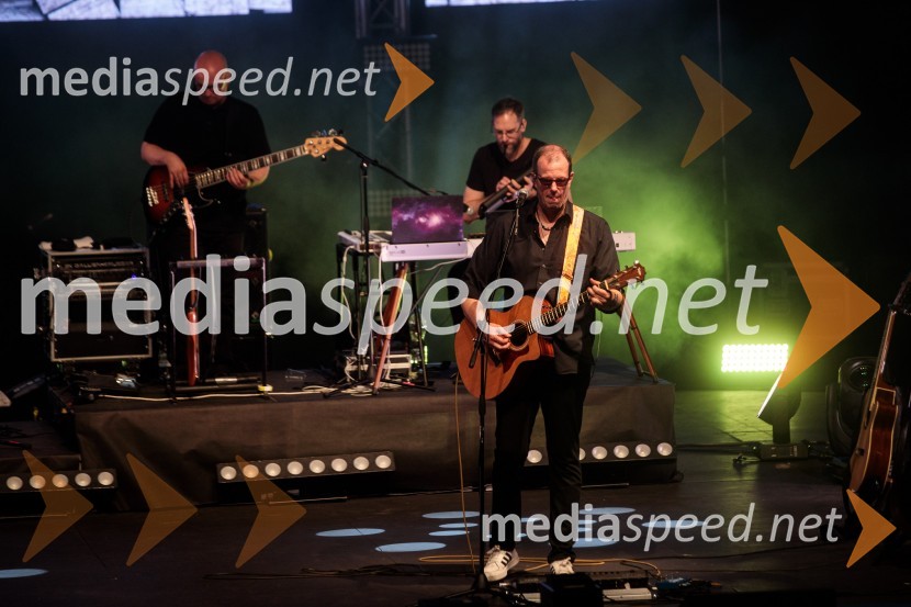  Bodo Munkewitz, bass, Meddle;  Marc Schieferdecker, Meddle;  Olaf Hansen, MeddlePink Floyd z znamenito rock opero The Wall na 71. Ljubljana Festivalu