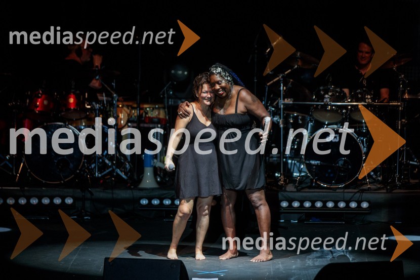  ... ;  Durga McBroom, pevkaPink Floyd z znamenito rock opero The Wall na 71. Ljubljana Festivalu