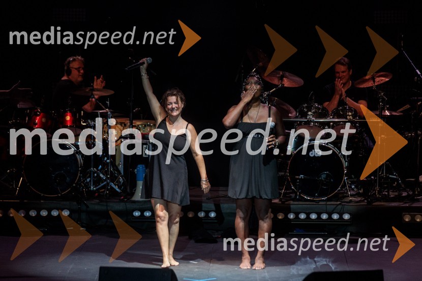  ... ;  Durga McBroom, pevkaPink Floyd z znamenito rock opero The Wall na 71. Ljubljana Festivalu