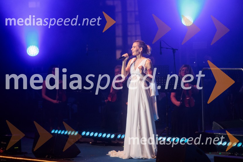  Johanna  Krumin, pevkaFilmska glasba oskarjevca Hansa Zimmerja, 71. Ljubljana Festival