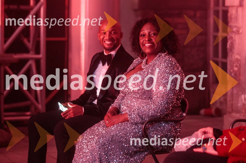  ... ;  Solani Manyike, pevkaFilmska glasba oskarjevca Hansa Zimmerja, 71. Ljubljana Festival