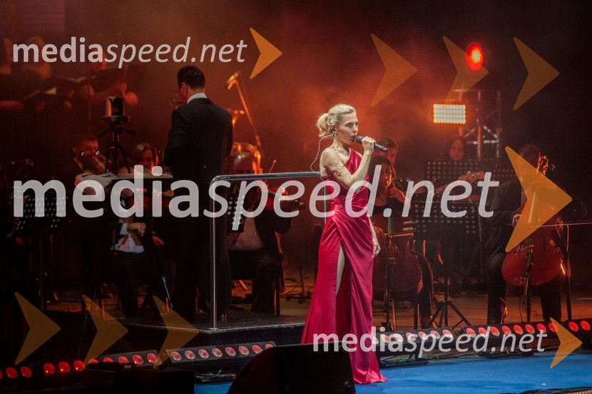  Johanna  Krumin, pevkaFilmska glasba oskarjevca Hansa Zimmerja, 71. Ljubljana Festival