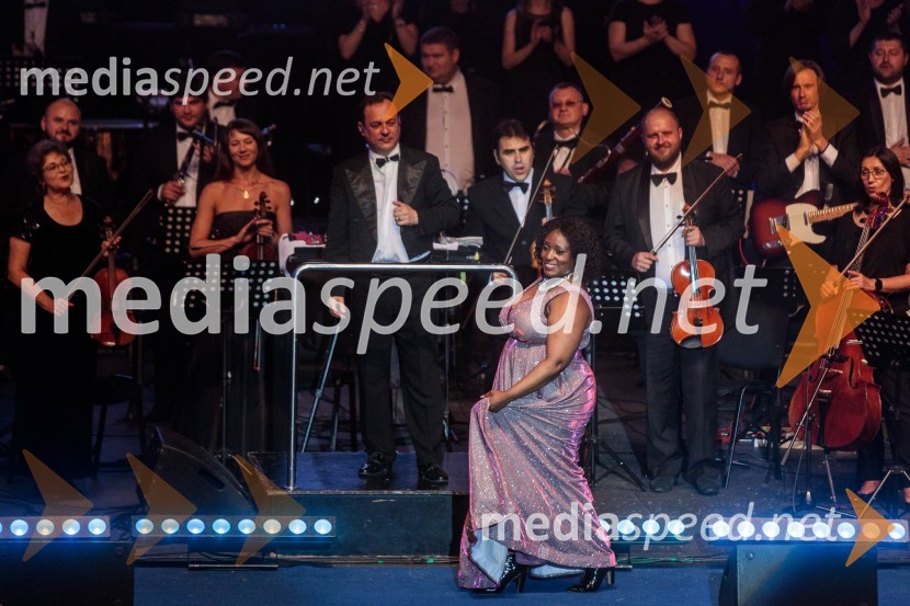  Sergej Černijak, dirigent;  Solani Manyike, pevkaFilmska glasba oskarjevca Hansa Zimmerja, 71. Ljubljana Festival