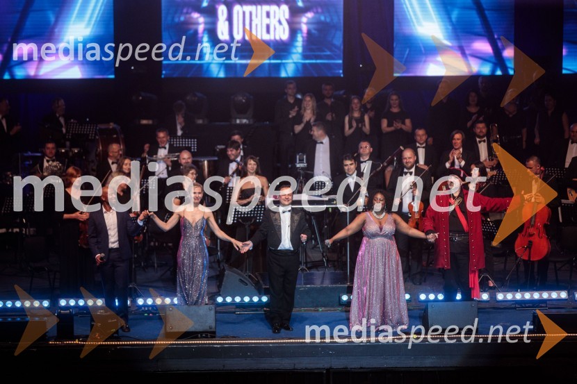  ... ;  Johanna  Krumin, pevka;  Sergej Černijak, dirigent;  Solani Manyike, pevka;  Jonathan Linsley, igralecFilmska glasba oskarjevca Hansa Zimmerja, 71. Ljubljana Festival