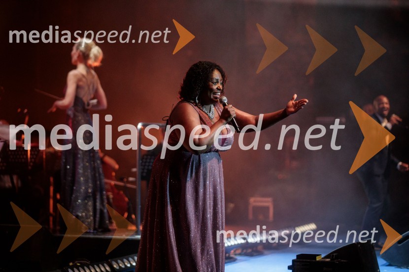  Solani Manyike, pevkaFilmska glasba oskarjevca Hansa Zimmerja, 71. Ljubljana Festival