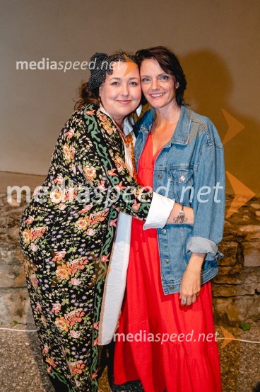 Jana Fak, ilustratorka;  Katjuša Štingl, PR- ovka, novinarkaDobrodelni koncert skupine Hamo & Tribute 2 Love v Minoritih