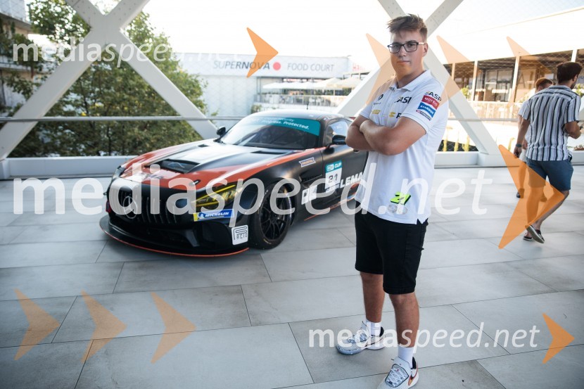  Nik ŠtefančičGran Turismo, premiera v Cineplexx Ljubljana