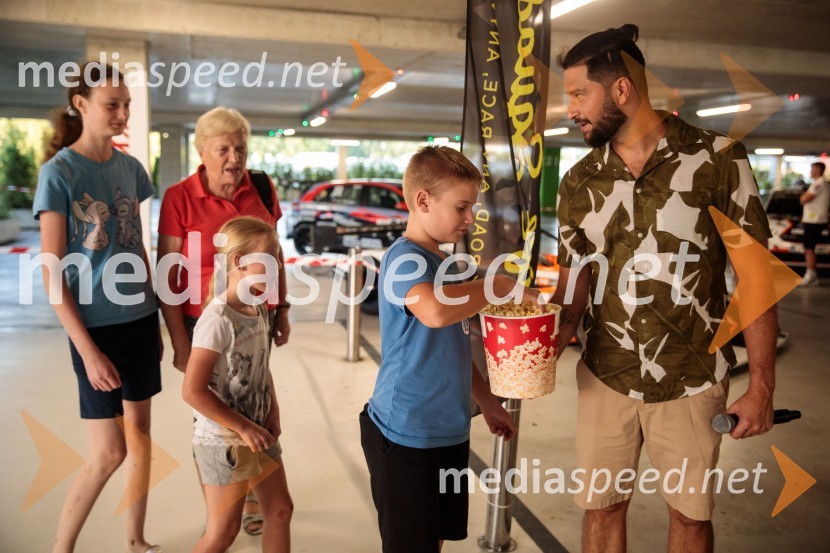  ... ;  ... ;  ... ;  ... ;  Uroš Bitenc, moderator, vplivnežGran Turismo, premiera v Cineplexx Ljubljana