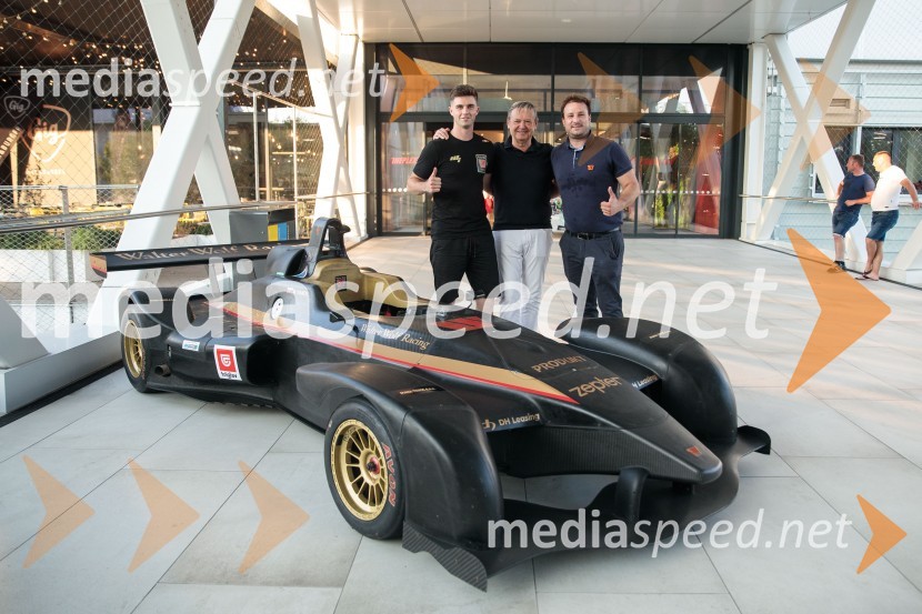  Mark Ivanov;  Matjaž Tomlje, poslovnež, glavni urednik revije Avto Šport;  ... Gran Turismo, premiera v Cineplexx Ljubljana