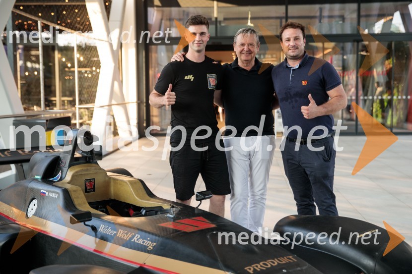  Mark Ivanov;  Matjaž Tomlje, poslovnež, glavni urednik revije Avto Šport;  ... Gran Turismo, premiera v Cineplexx Ljubljana