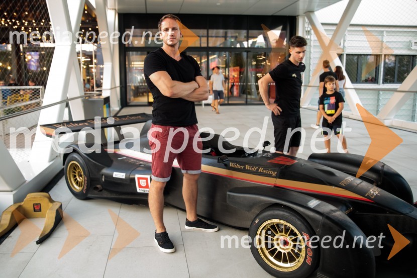  Andrei Lenart, igralecGran Turismo, premiera v Cineplexx Ljubljana