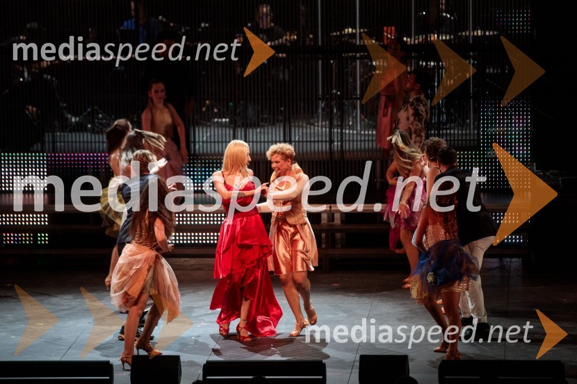  Sara Briški Cirman - Raiven, pevka, harfistka;  Tanja Pečenko, pevka, igralka, plesalkaSodobni pop-rock muzikal Povodni mož ponovno na Ljubljana Festivalu