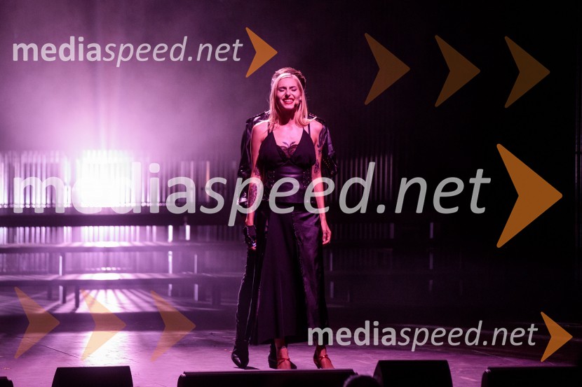  Sara Briški Cirman - Raiven, pevka, harfistkaSodobni pop-rock muzikal Povodni mož ponovno na Ljubljana Festivalu