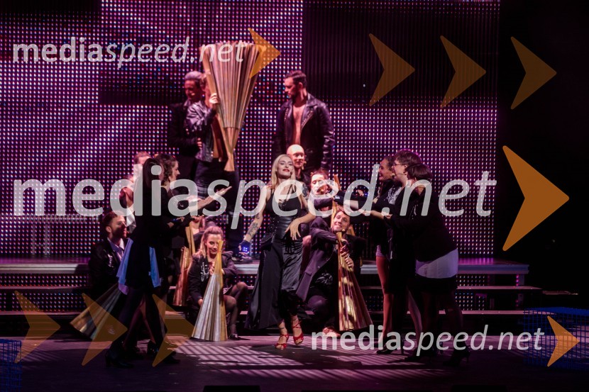  Sara Briški Cirman - Raiven, pevka, harfistkaSodobni pop-rock muzikal Povodni mož ponovno na Ljubljana Festivalu