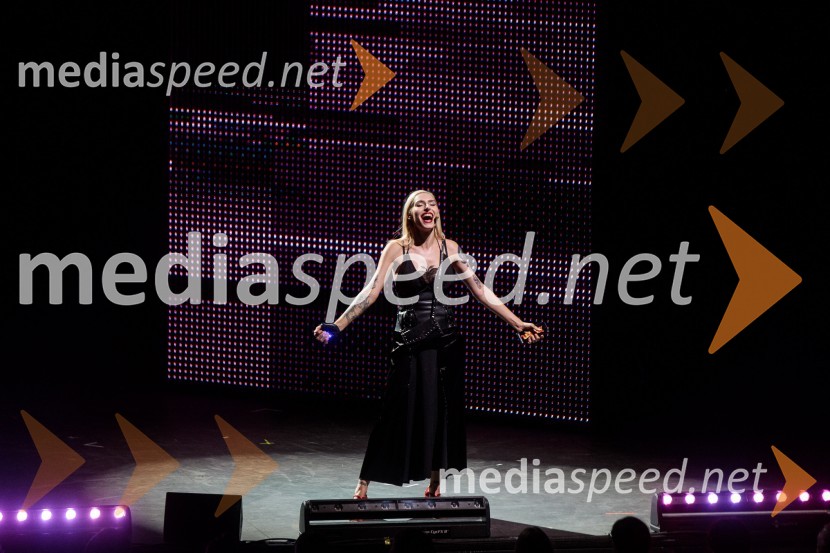  Sara Briški Cirman - Raiven, pevka, harfistkaSodobni pop-rock muzikal Povodni mož ponovno na Ljubljana Festivalu