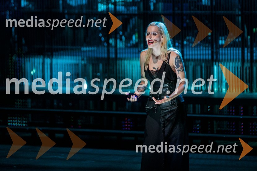  Sara Briški Cirman - Raiven, pevka, harfistkaSodobni pop-rock muzikal Povodni mož ponovno na Ljubljana Festivalu