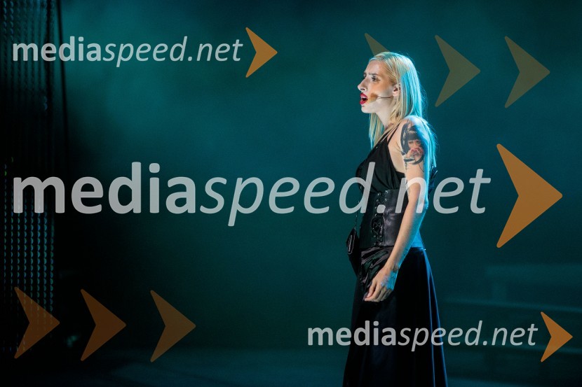  Sara Briški Cirman - Raiven, pevka, harfistkaSodobni pop-rock muzikal Povodni mož ponovno na Ljubljana Festivalu