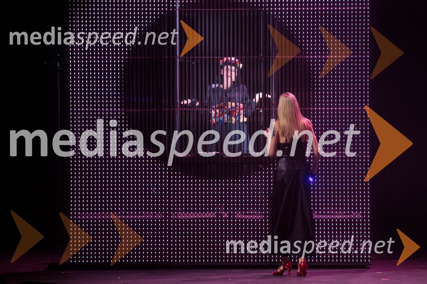  Sara Briški Cirman - Raiven, pevka, harfistkaSodobni pop-rock muzikal Povodni mož ponovno na Ljubljana Festivalu