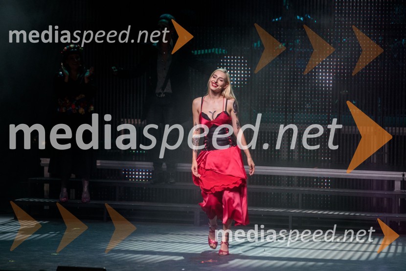  Sara Briški Cirman - Raiven, pevka, harfistkaSodobni pop-rock muzikal Povodni mož ponovno na Ljubljana Festivalu