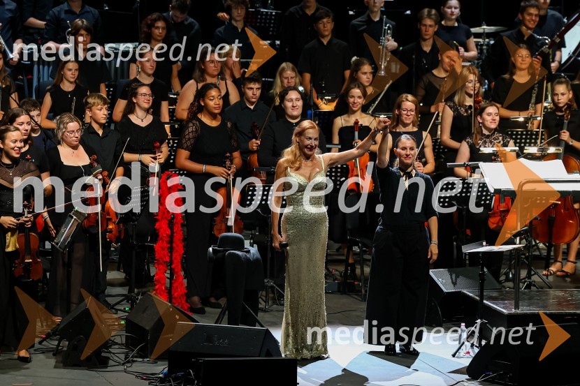  Ute Lemper, pevka;  Živa Ploj Peršuh, dirigentkaUte Lemper in Slovenski mladinski orkester, 71. Ljubljana Festival