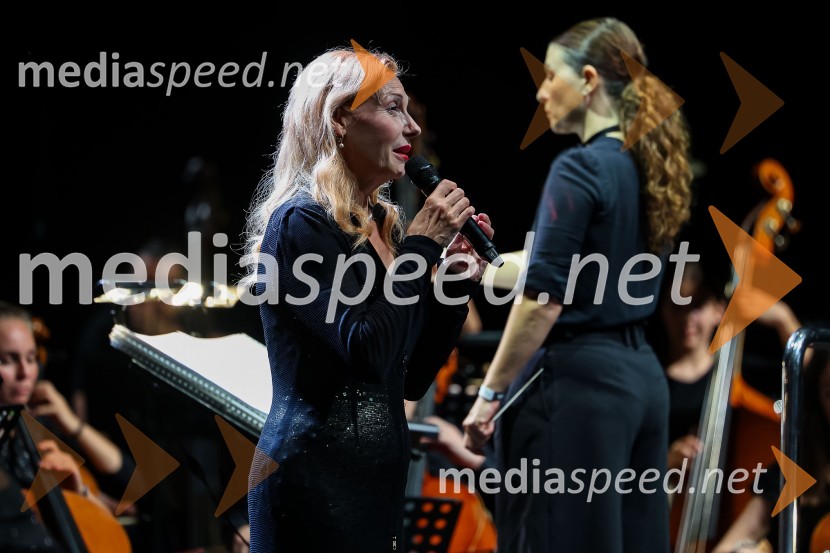  Ute Lemper, pevkaUte Lemper in Slovenski mladinski orkester, 71. Ljubljana Festival