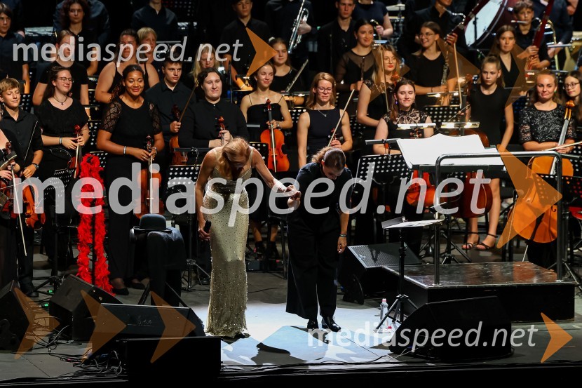  Ute Lemper, pevka;  Živa Ploj Peršuh, dirigentkaUte Lemper in Slovenski mladinski orkester, 71. Ljubljana Festival
