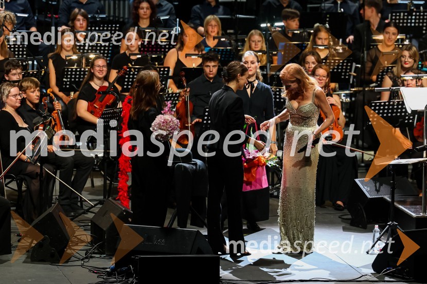  Živa Ploj Peršuh, dirigentka;  Ute Lemper, pevkaUte Lemper in Slovenski mladinski orkester, 71. Ljubljana Festival