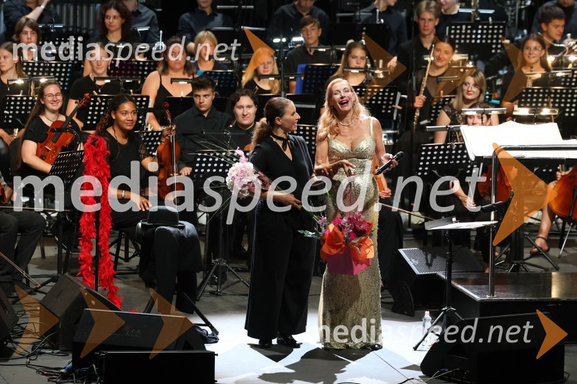  Živa Ploj Peršuh, dirigentka;  Ute Lemper, pevkaUte Lemper in Slovenski mladinski orkester, 71. Ljubljana Festival