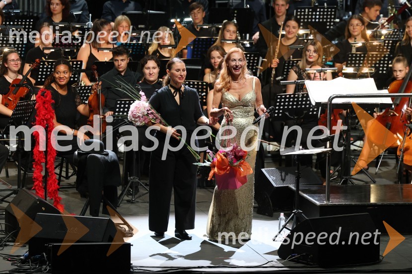  Živa Ploj Peršuh, dirigentka;  Ute Lemper, pevkaUte Lemper in Slovenski mladinski orkester, 71. Ljubljana Festival