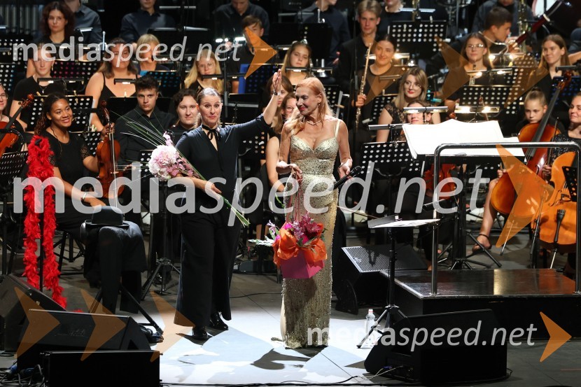  Živa Ploj Peršuh, dirigentka;  Ute Lemper, pevkaUte Lemper in Slovenski mladinski orkester, 71. Ljubljana Festival