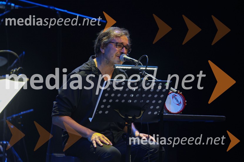  Primož Vitez, glasbenik, dramaturg, prevajalec, član skupine Bossa de NovoBossa de Novo & Cesar Camargo Mariano na 71. Ljubljana Festivalu