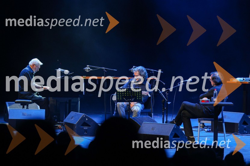  Cesar Camargo Mariano, pianist;  Aljoša Kosor, skupina Bossa de novo;  Primož Vitez, glasbenik, dramaturg, prevajalec, član skupine Bossa de NovoBossa de Novo & Cesar Camargo Mariano na 71. Ljubljana Festivalu