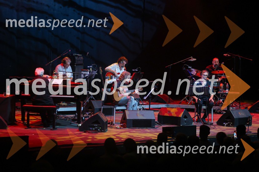  Aljoša Kosor, skupina Bossa de novo;  Primož Vitez, glasbenik, dramaturg, prevajalec, član skupine Bossa de NovoBossa de Novo & Cesar Camargo Mariano na 71. Ljubljana Festivalu