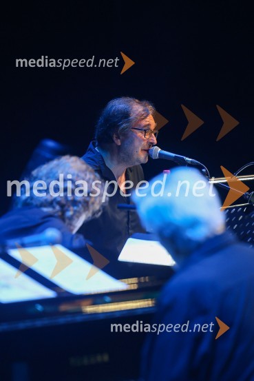  Primož Vitez, glasbenik, dramaturg, prevajalec, član skupine Bossa de NovoBossa de Novo & Cesar Camargo Mariano na 71. Ljubljana Festivalu