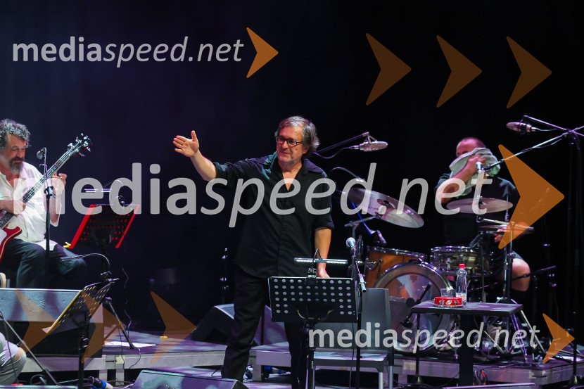  Primož Vitez, glasbenik, dramaturg, prevajalec, član skupine Bossa de NovoBossa de Novo & Cesar Camargo Mariano na 71. Ljubljana Festivalu