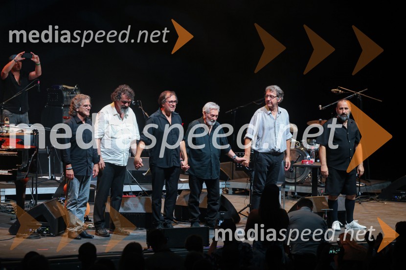  Aljoša Kosor, skupina Bossa de novo;  Marko Gregorič, pisec besedil, član skupine Bossa Bossa de Novo;  Primož Vitez, glasbenik, dramaturg, prevajalec, član skupine Bossa de Novo;  Cesar Camargo Mariano, pianist;  Mitja Vrhovnik Smrekar, skladatelj, član skupine Bossa de Novo;  Sergej Ranđelović, glasbenik, član skupine Bossa de NovoBossa de Novo & Cesar Camargo Mariano na 71. Ljubljana Festivalu