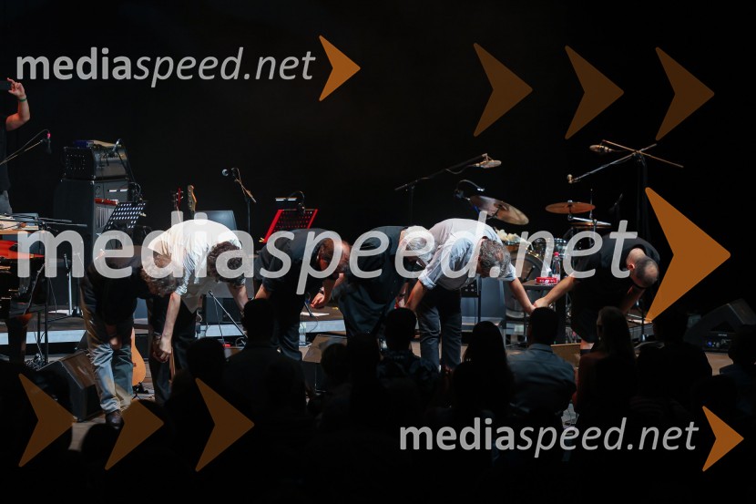  Aljoša Kosor, skupina Bossa de novo;  Marko Gregorič, pisec besedil, član skupine Bossa Bossa de Novo;  Primož Vitez, glasbenik, dramaturg, prevajalec, član skupine Bossa de Novo;  Cesar Camargo Mariano, pianist;  Mitja Vrhovnik Smrekar, skladatelj, član skupine Bossa de Novo;  Sergej Ranđelović, glasbenik, član skupine Bossa de NovoBossa de Novo & Cesar Camargo Mariano na 71. Ljubljana Festivalu