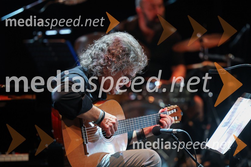  Aljoša Kosor, skupina Bossa de novoBossa de Novo & Cesar Camargo Mariano na 71. Ljubljana Festivalu