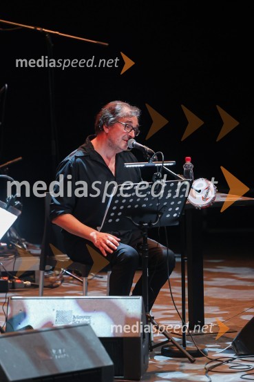  Primož Vitez, glasbenik, dramaturg, prevajalec, član skupine Bossa de NovoBossa de Novo & Cesar Camargo Mariano na 71. Ljubljana Festivalu
