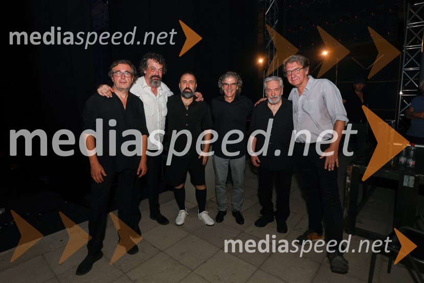  Primož Vitez, glasbenik, dramaturg, prevajalec, član skupine Bossa de Novo;  Marko Gregorič, pisec besedil, član skupine Bossa Bossa de Novo;  Sergej Ranđelović, glasbenik, član skupine Bossa de Novo;  Aljoša Kosor, skupina Bossa de novo;  Cesar Camargo Mariano, pianist;  Mitja Vrhovnik Smrekar, skladatelj, član skupine Bossa de NovoBossa de Novo & Cesar Camargo Mariano na 71. Ljubljana Festivalu