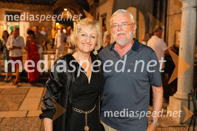  Andreja  Ilgo, predsednica ženskega poslovnega kluba FAM;  Peter Ilgo, častni konzul republike PeruBossa de Novo & Cesar Camargo Mariano na 71. Ljubljana Festivalu
