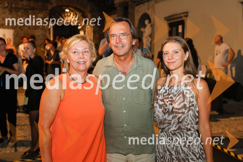   Darja  Groznik, odgovorna urednica 1. programa Radia Slovenija, predsednica ZPMS;  Boris Voje, Studio Zodiac;  Ema VojeBossa de Novo & Cesar Camargo Mariano na 71. Ljubljana Festivalu