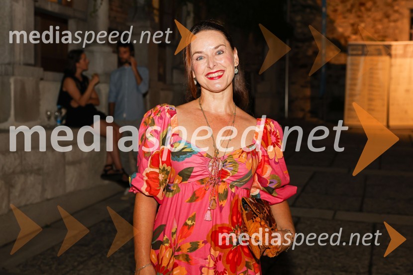  Blažka Müller, voditeljicaBossa de Novo & Cesar Camargo Mariano na 71. Ljubljana Festivalu