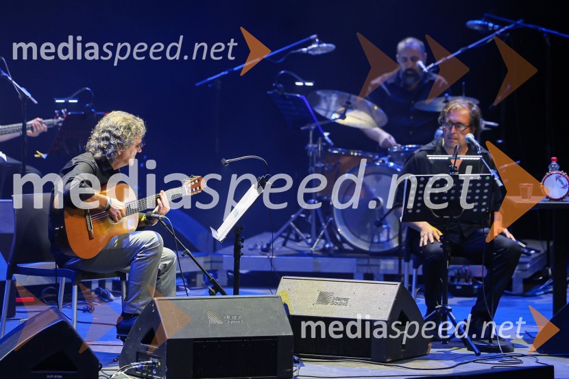  Aljoša Kosor, skupina Bossa de novo;  Primož Vitez, glasbenik, dramaturg, prevajalec, član skupine Bossa de NovoBossa de Novo & Cesar Camargo Mariano na 71. Ljubljana Festivalu