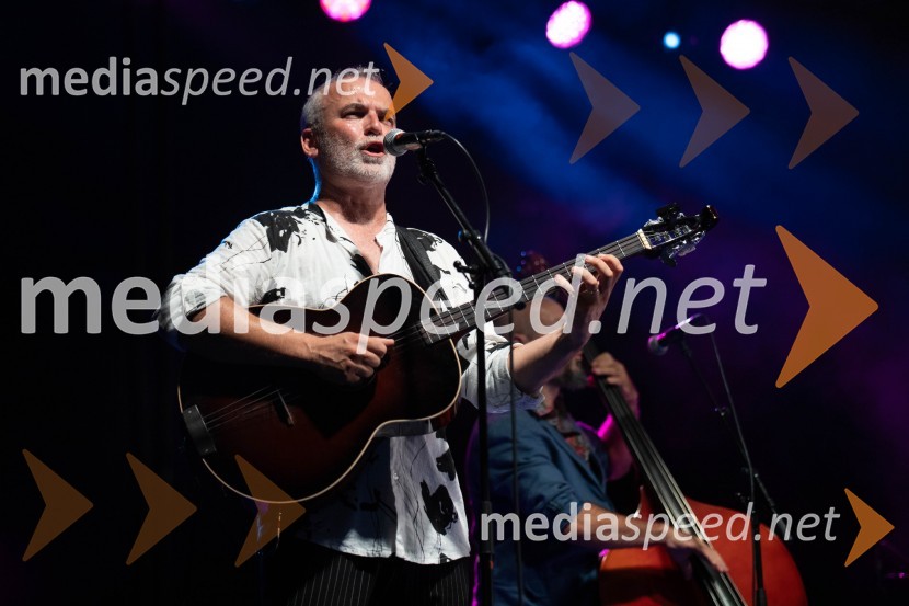  Peter Lozar, tamburaško čelo, spremljevalni vokal, skupina Šukar35. Mednarodni festival Noči v stari Ljubljani