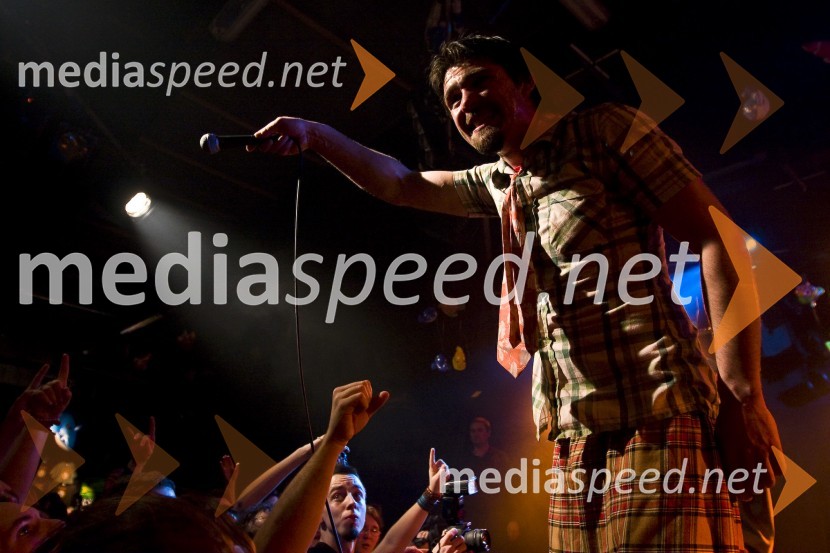 David Kovšca - Buda, pevec skupine Elvis JacksonElvis Jackson, koncert v Cvetličarni Mediapark