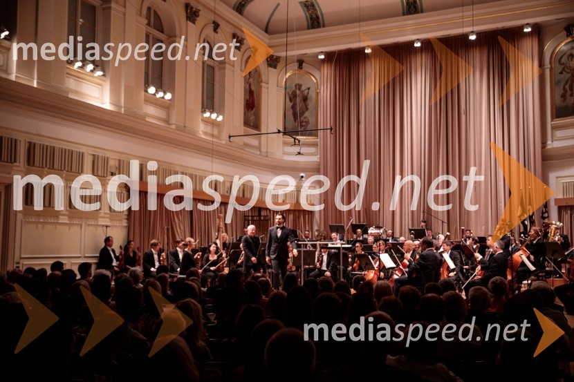  Jonathan Tetelman, operni pevecV Slovenski filharmoniji  nastopila baritonist Ludovic Tézier in tenorist  Jonathan Tetelman, 71. Ljubljana Festival