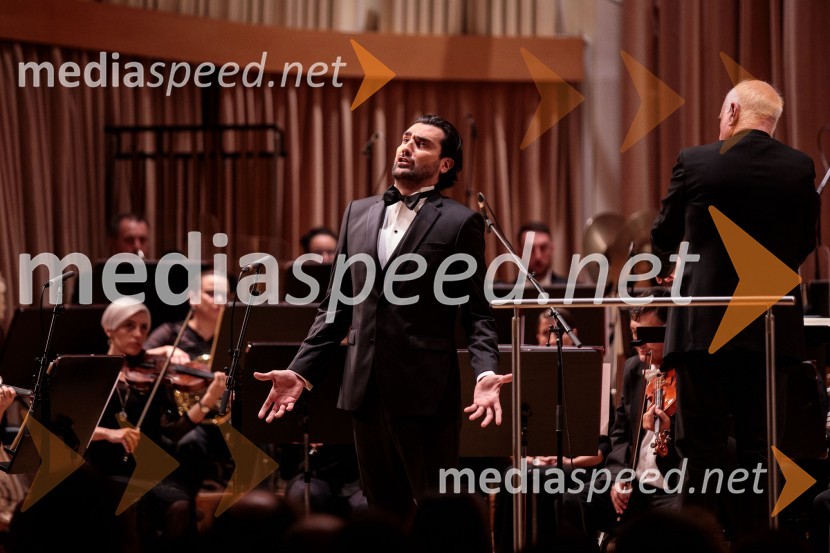  Jonathan Tetelman, operni pevecV Slovenski filharmoniji  nastopila baritonist Ludovic Tézier in tenorist  Jonathan Tetelman, 71. Ljubljana Festival
